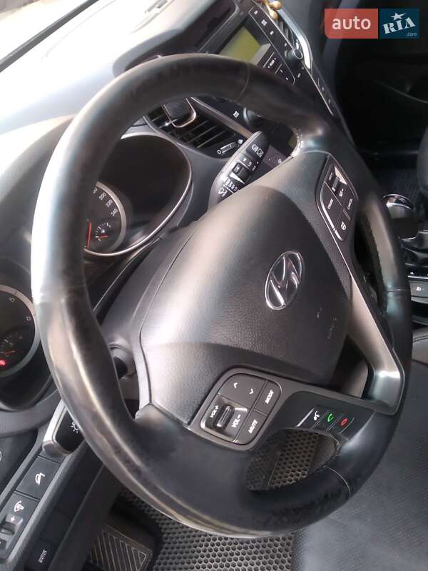 Внедорожник / Кроссовер Hyundai Santa FE 2013 в Ивано-Франковске