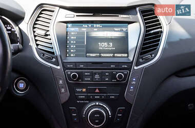 Внедорожник / Кроссовер Hyundai Santa FE 2016 в 