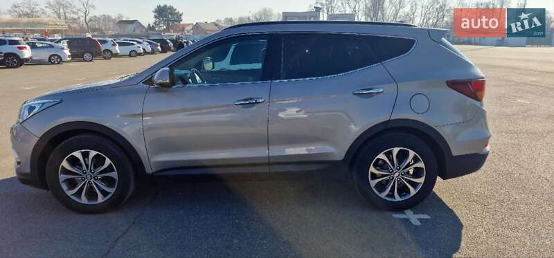 Позашляховик / Кросовер Hyundai Santa FE 2017 в 
