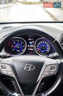 Позашляховик / Кросовер Hyundai Santa FE 2012 в 