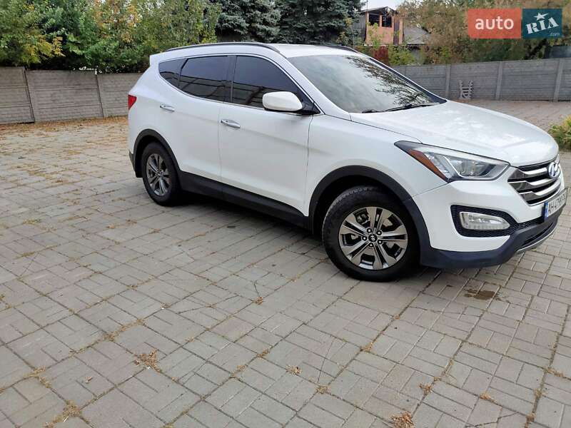Внедорожник / Кроссовер Hyundai Santa FE 2015 в 