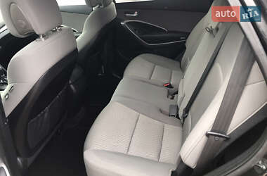 Внедорожник / Кроссовер Hyundai Santa FE 2015 в 