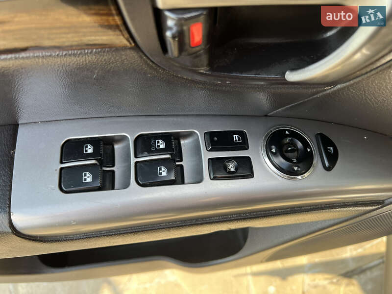 Позашляховик / Кросовер Hyundai Santa FE 2011 в Броварах