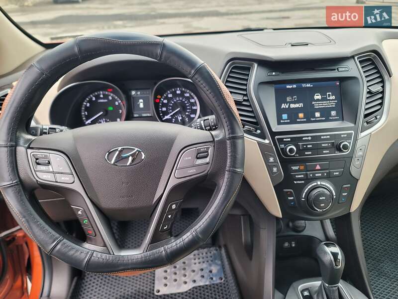 Позашляховик / Кросовер Hyundai Santa FE 2016 в Вінниці