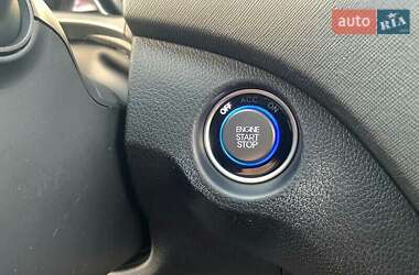 Внедорожник / Кроссовер Hyundai Santa FE 2013 в 
