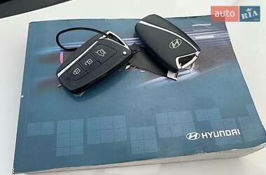 Внедорожник / Кроссовер Hyundai Santa FE 2013 в 