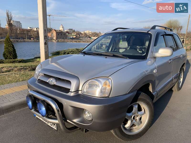 Внедорожник / Кроссовер Hyundai Santa FE 2005 в 