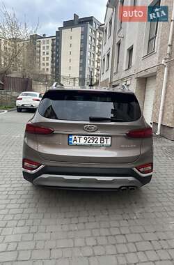 Внедорожник / Кроссовер Hyundai Santa FE 2019 в 