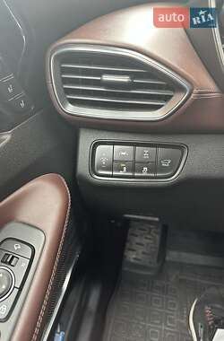 Внедорожник / Кроссовер Hyundai Santa FE 2019 в 