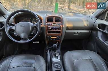 Позашляховик / Кросовер Hyundai Santa FE 2003 в 