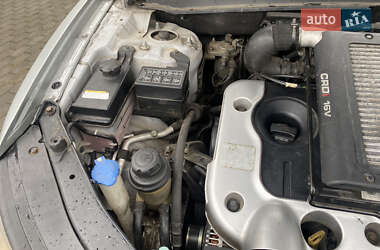 Позашляховик / Кросовер Hyundai Santa FE 2005 в 