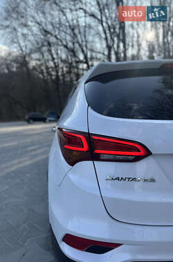 Внедорожник / Кроссовер Hyundai Santa FE 2017 в 
