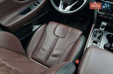 Внедорожник / Кроссовер Hyundai Santa FE 2019 в 