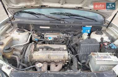 Позашляховик / Кросовер Hyundai Santa FE 2003 в 