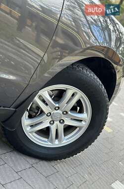 Позашляховик / Кросовер Hyundai Santa FE 2010 в 