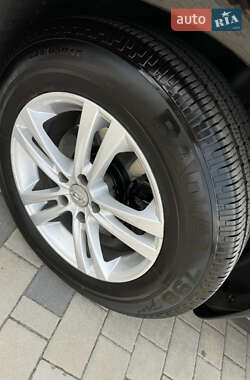 Внедорожник / Кроссовер Hyundai Santa FE 2011 в 