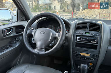 Позашляховик / Кросовер Hyundai Santa FE 2003 в 