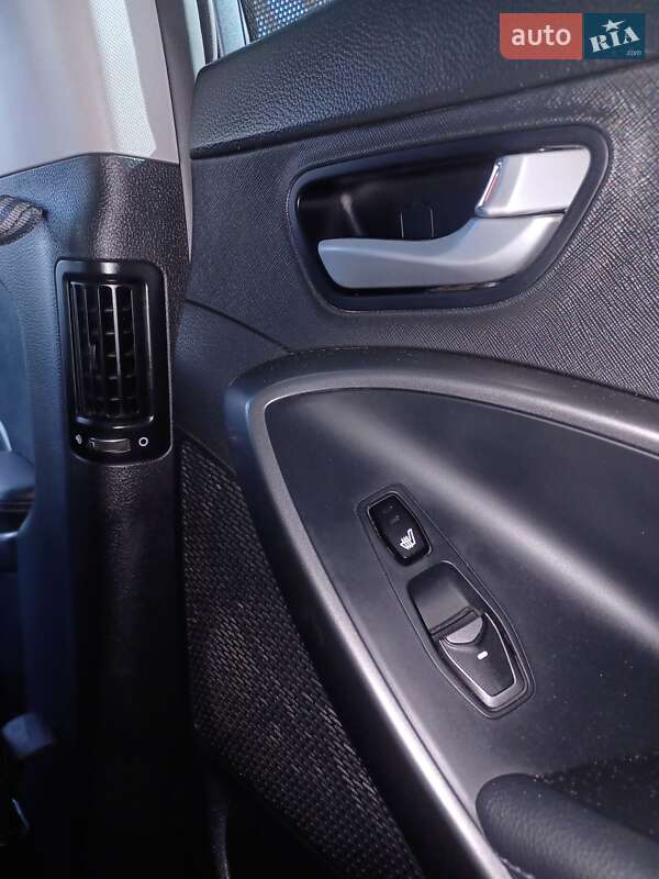 Позашляховик / Кросовер Hyundai Santa FE 2014 в Краснограді