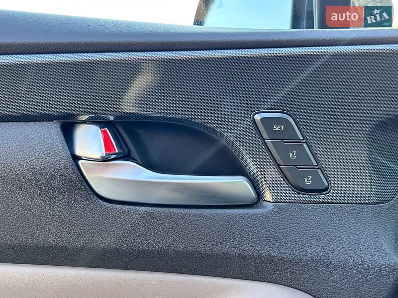 Позашляховик / Кросовер Hyundai Santa FE 2023 в Миколаєві