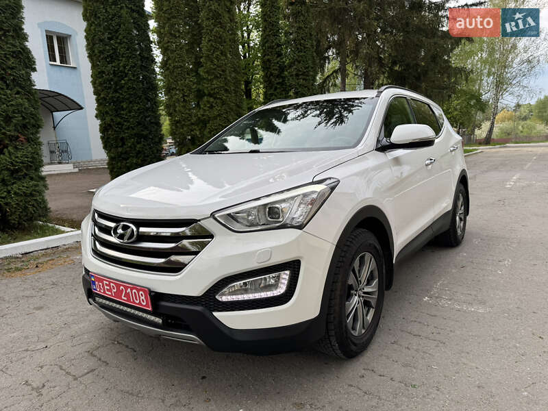 Внедорожник / Кроссовер Hyundai Santa FE 2015 в 