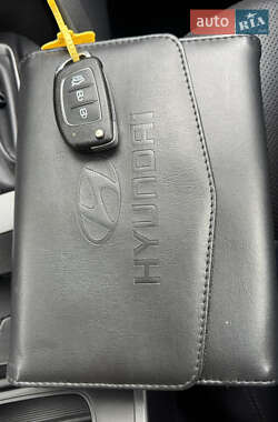 Внедорожник / Кроссовер Hyundai Santa FE 2015 в 