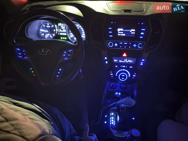 Внедорожник / Кроссовер Hyundai Santa FE 2016 в Тячеве фото 8 Внедорожник / Кроссовер Hyundai Santa FE 2016 в Тячеве