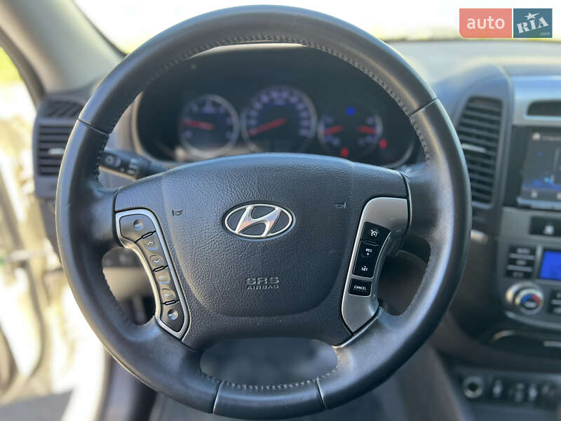 Внедорожник / Кроссовер Hyundai Santa FE 2010 в Киеве