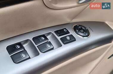 Внедорожник / Кроссовер Hyundai Santa FE 2012 в 