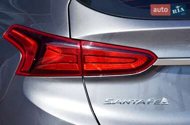 Внедорожник / Кроссовер Hyundai Santa FE 2019 в 