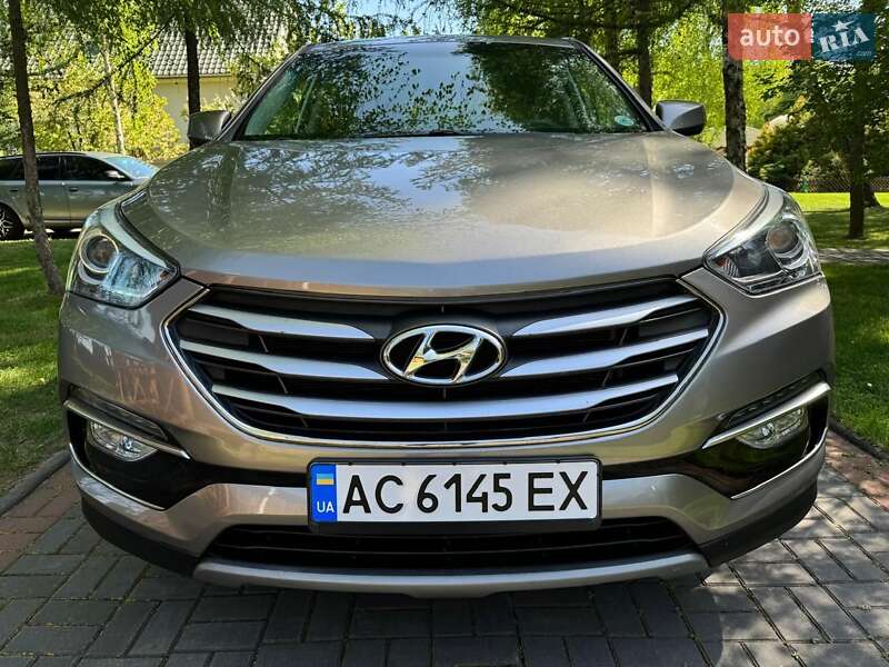 Позашляховик / Кросовер Hyundai Santa FE 2017 в 