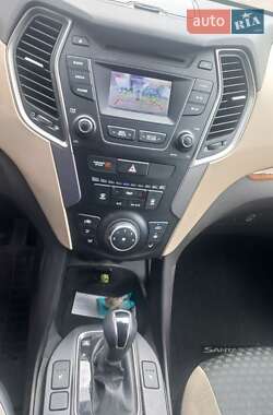 Внедорожник / Кроссовер Hyundai Santa FE 2014 в 