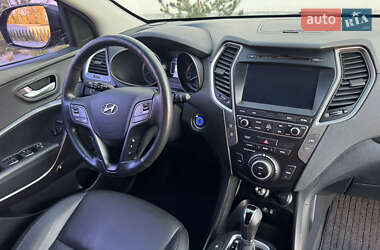 Внедорожник / Кроссовер Hyundai Santa FE 2015 в 