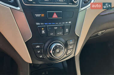 Внедорожник / Кроссовер Hyundai Santa FE 2016 в 