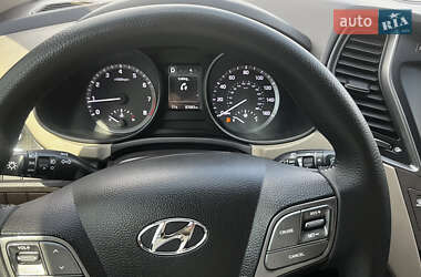 Внедорожник / Кроссовер Hyundai Santa FE 2017 в 
