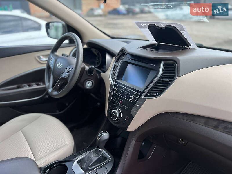Позашляховик / Кросовер Hyundai Santa FE 2016 в Рівному