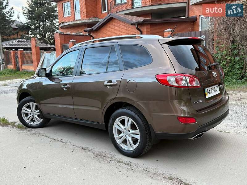 Позашляховик / Кросовер Hyundai Santa FE 2011 в Харкові