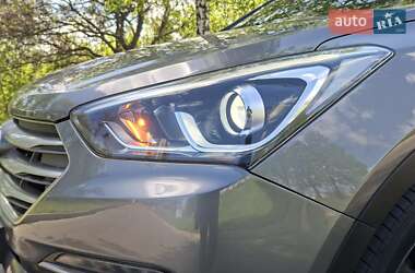 Внедорожник / Кроссовер Hyundai Santa FE 2016 в 