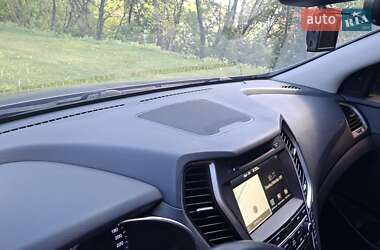Внедорожник / Кроссовер Hyundai Santa FE 2016 в 
