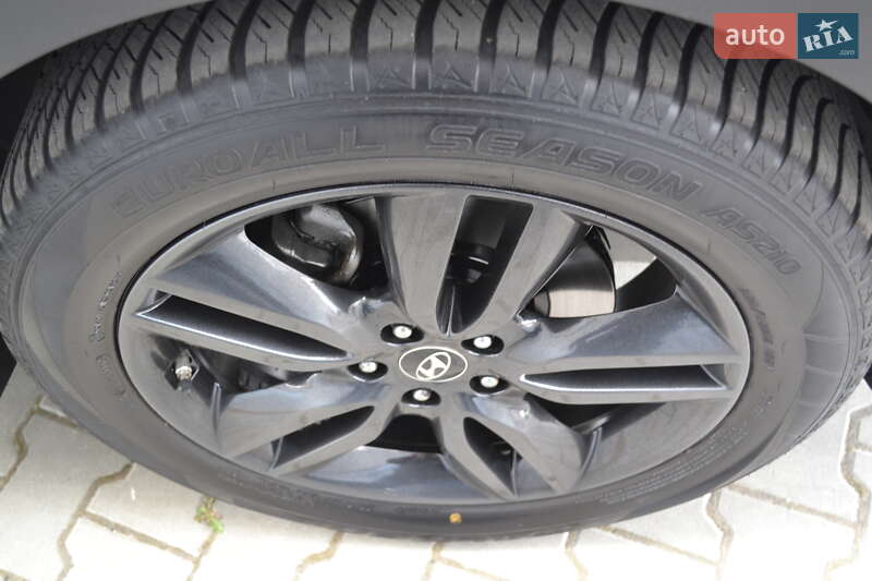 Позашляховик / Кросовер Hyundai Santa FE 2012 в Вінниці