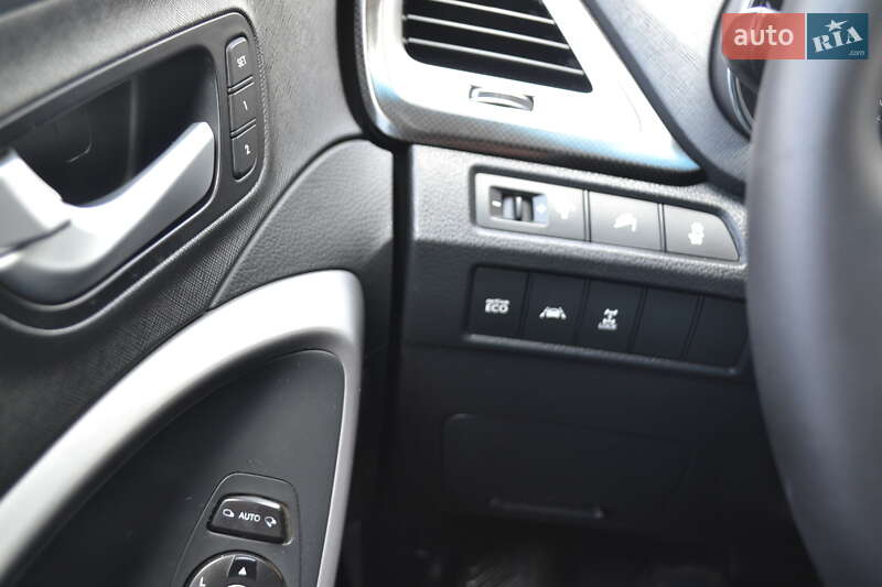 Позашляховик / Кросовер Hyundai Santa FE 2012 в Вінниці