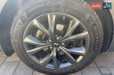 Внедорожник / Кроссовер Hyundai Santa FE 2016 в 
