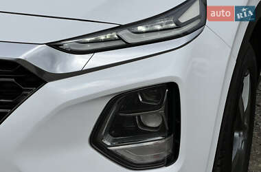 Внедорожник / Кроссовер Hyundai Santa FE 2019 в 