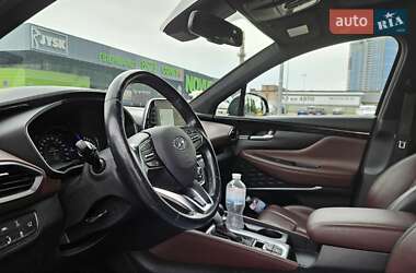 Внедорожник / Кроссовер Hyundai Santa FE 2019 в 
