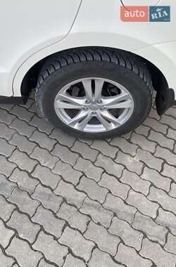 Позашляховик / Кросовер Hyundai Santa FE 2011 в 