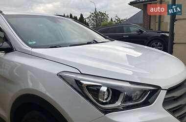 Внедорожник / Кроссовер Hyundai Santa FE 2015 в 