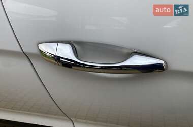 Внедорожник / Кроссовер Hyundai Santa FE 2015 в 
