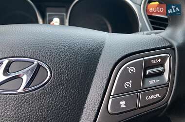 Внедорожник / Кроссовер Hyundai Santa FE 2015 в 