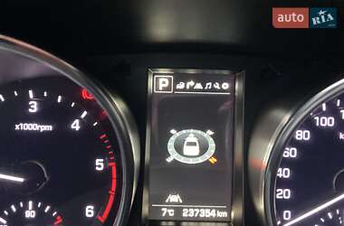 Внедорожник / Кроссовер Hyundai Santa FE 2015 в 