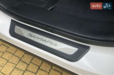 Внедорожник / Кроссовер Hyundai Santa FE 2015 в 