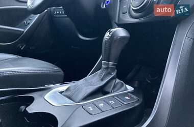 Внедорожник / Кроссовер Hyundai Santa FE 2015 в 